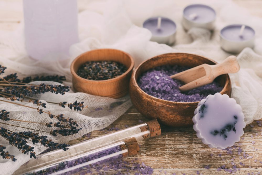 ways to use lavender essential oils to benefit mental health